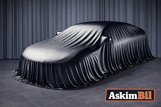 Täckt bil, påväg in i hallen