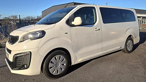 Bil illustrerar att askim bil säljer transportbilar