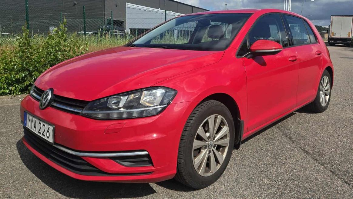 TILL SALU - Volkswagen Golf 5-dörrar 1.0 TSI Automat 360kr Årsskatt